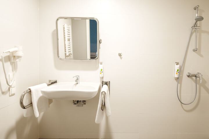 Room 18 of 83