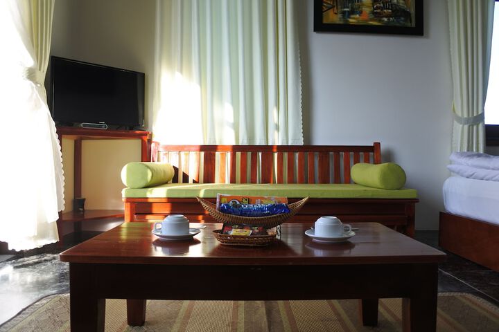 Room 9 of 33