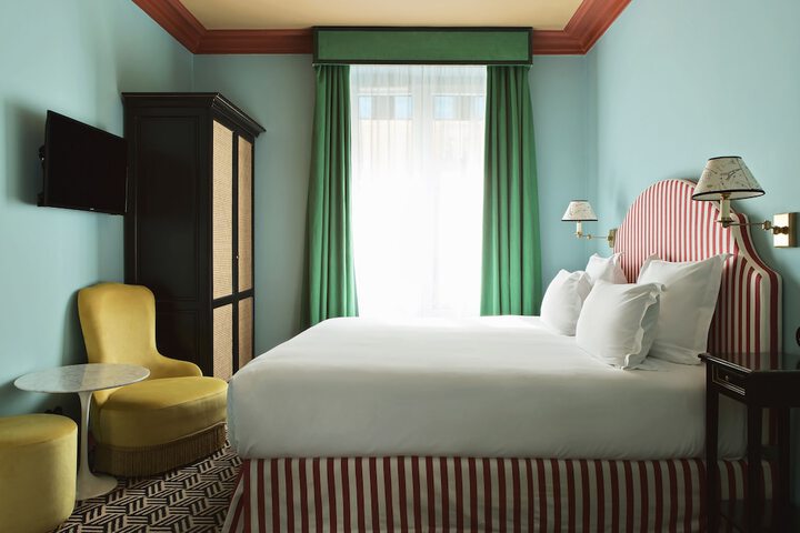 Room 25 of 106