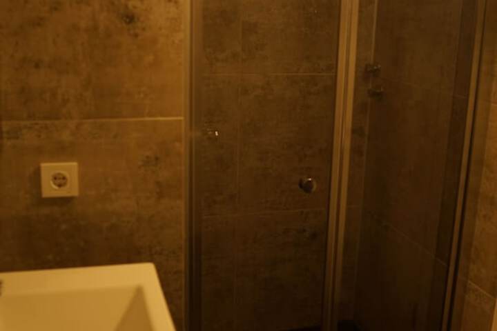 Room 106 of 139
