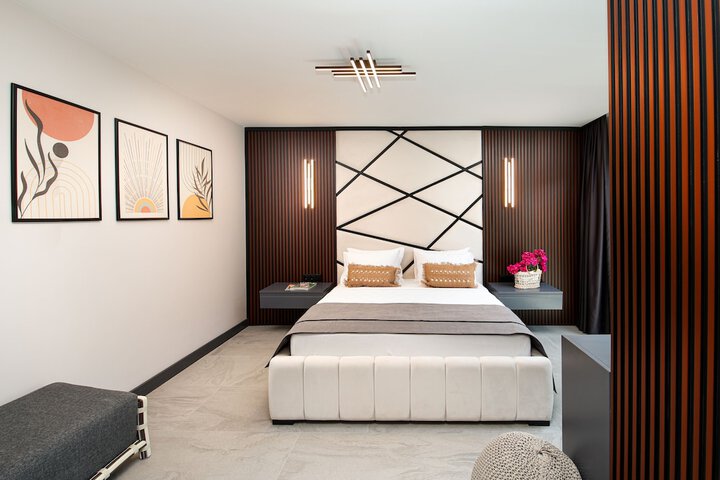 Room 3 of 66