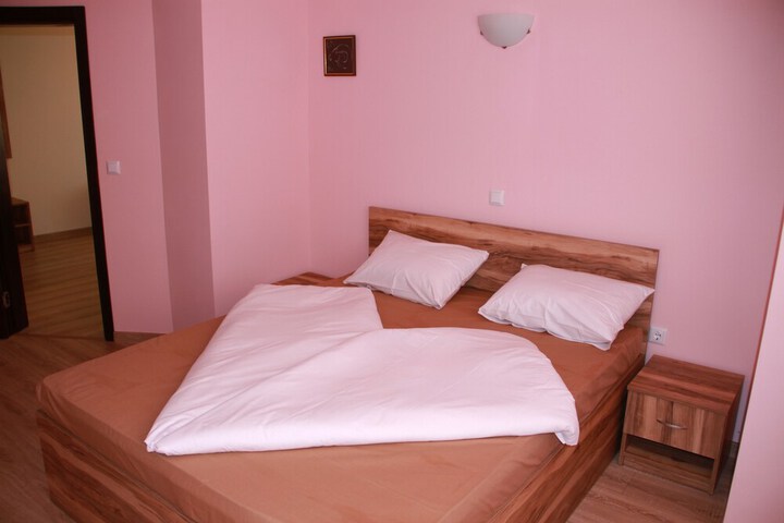 Room 15 of 18