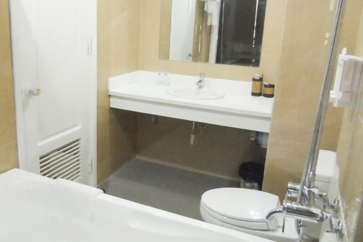 Room 14 of 25