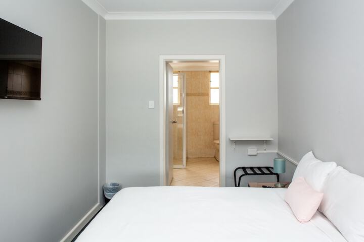 Room 10 of 25