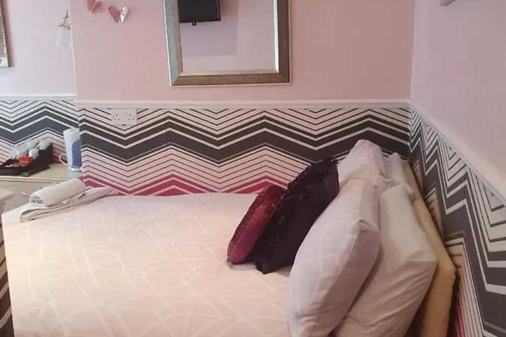 Room 5 of 27