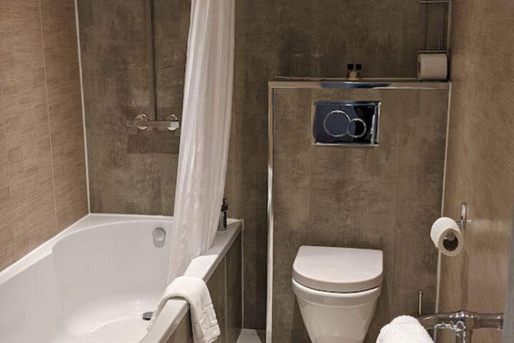Room 14 of 28