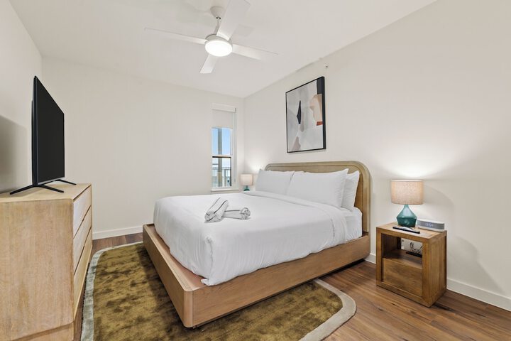 Room 33 of 184