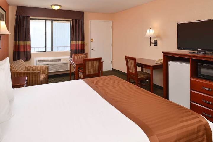 Standard King Bed Accessible (3 of 11)