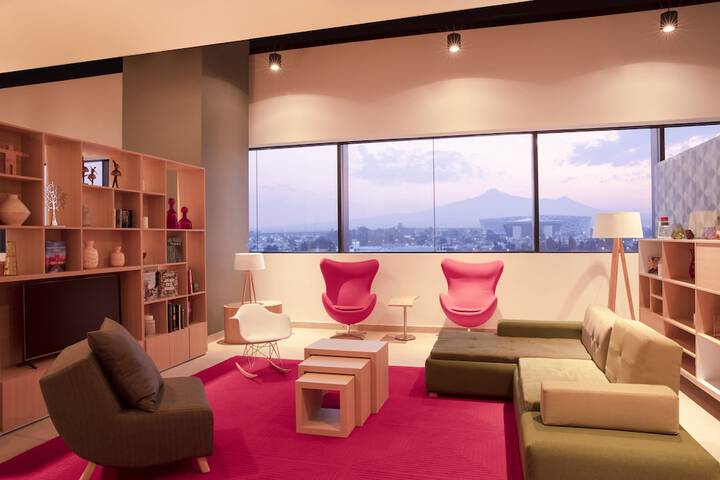 Lounge 45 of 69