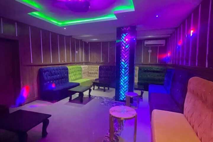 Lounge 19 of 24