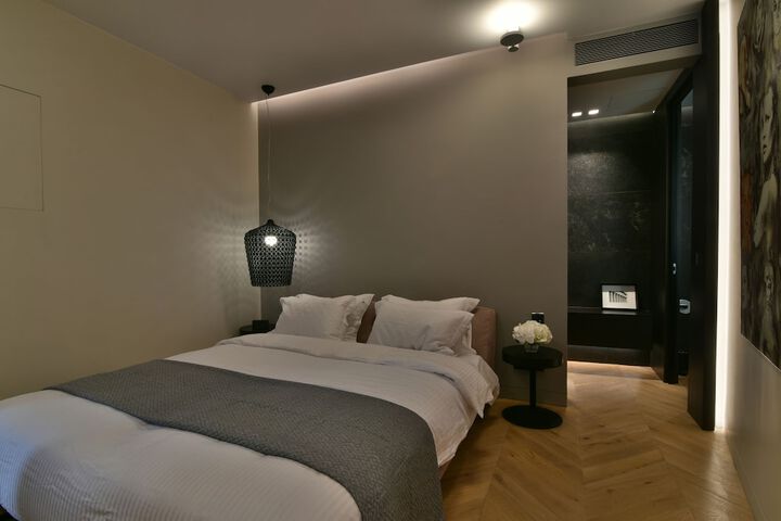 Room 18 of 80