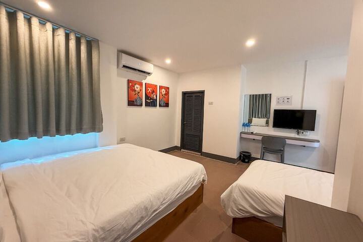 Room 12 of 22
