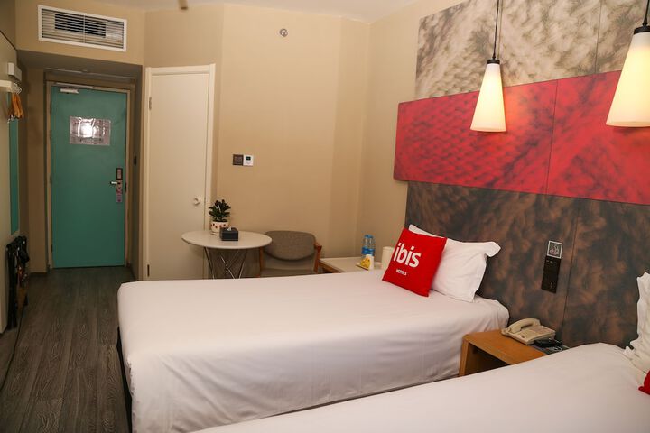 Room 10 of 38