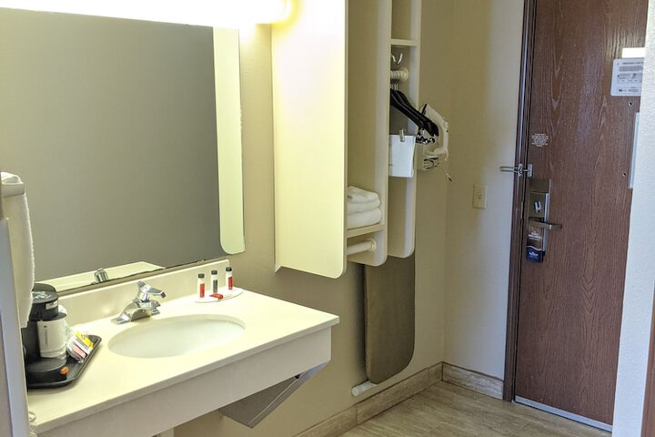 Bathroom sink
