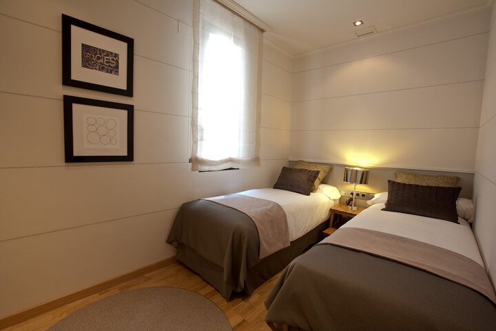 Room 4 of 65