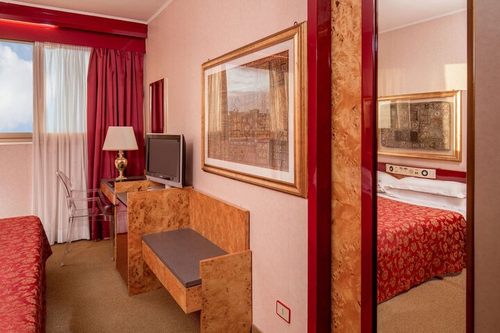 Room 14 of 30