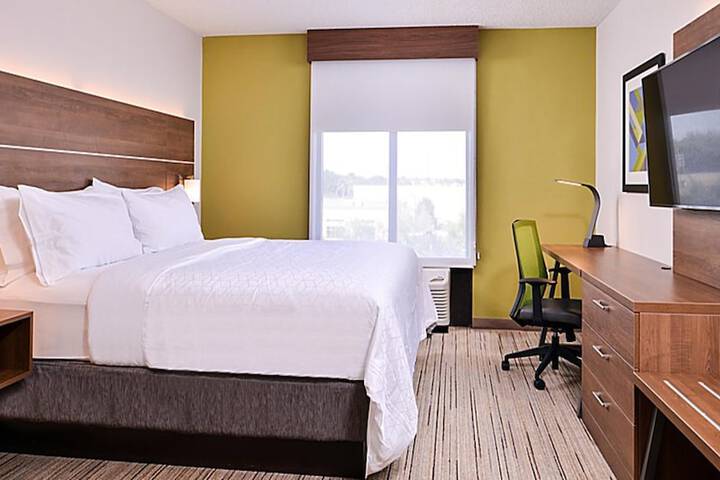 Standard | King Bed (5 of 16)