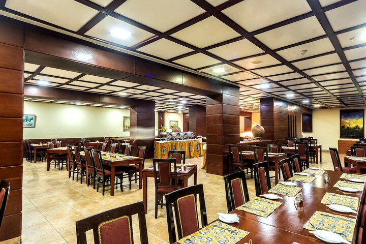 Dining 34 of 64