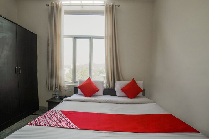 Room 4 of 10