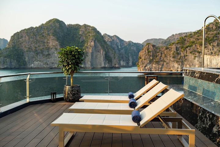 Sundeck 67 of 78