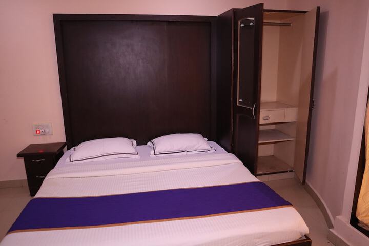 Room 11 of 23