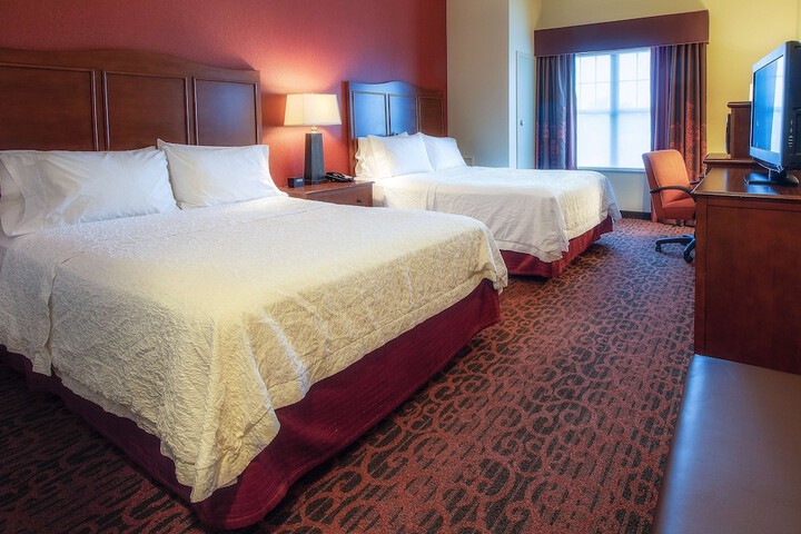 2 Queen Beds (1 of 5)