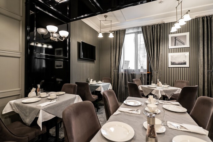 Dining 45 of 60
