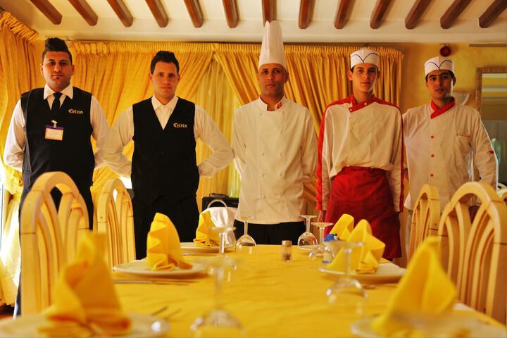 Dining 16 of 37
