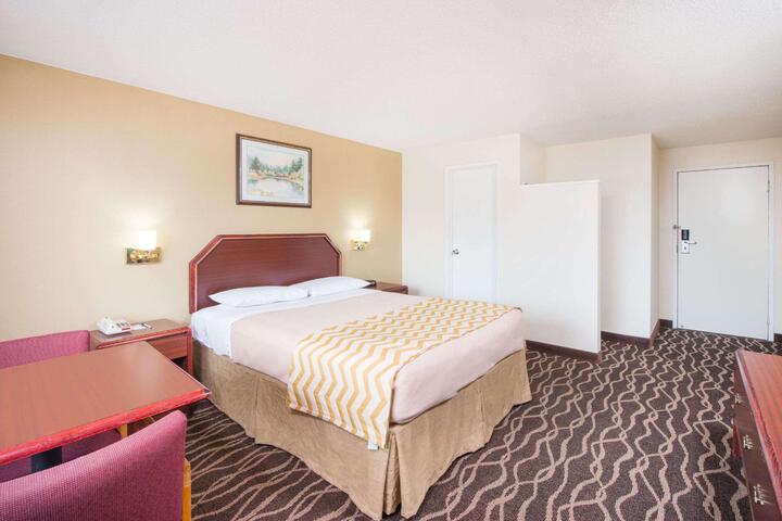 1 King Bed Mobility Accessible (3 of 5)