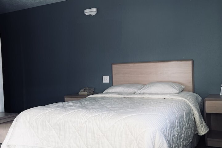 Room 15 of 37