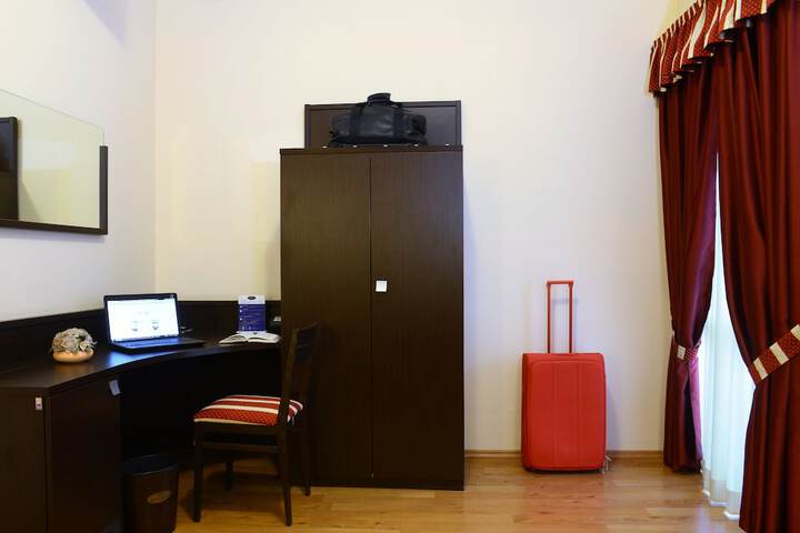 Room 35 of 68