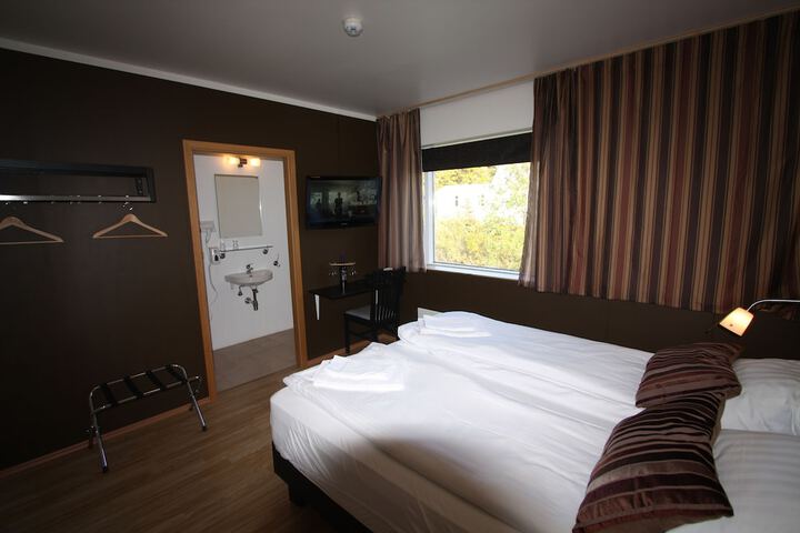Room 2 of 72