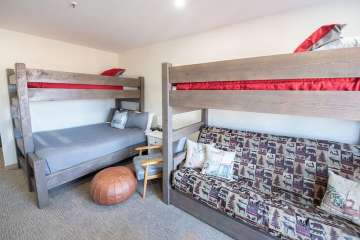 Room 33 of 125