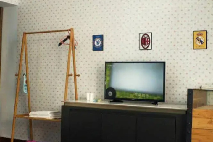 Room 13 of 28