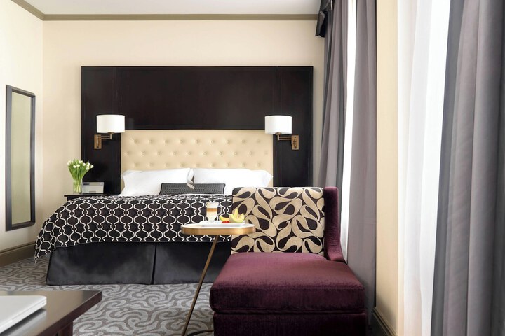 1 King Bed (6 of 14)