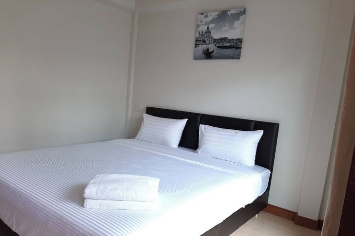 Room 4 of 37