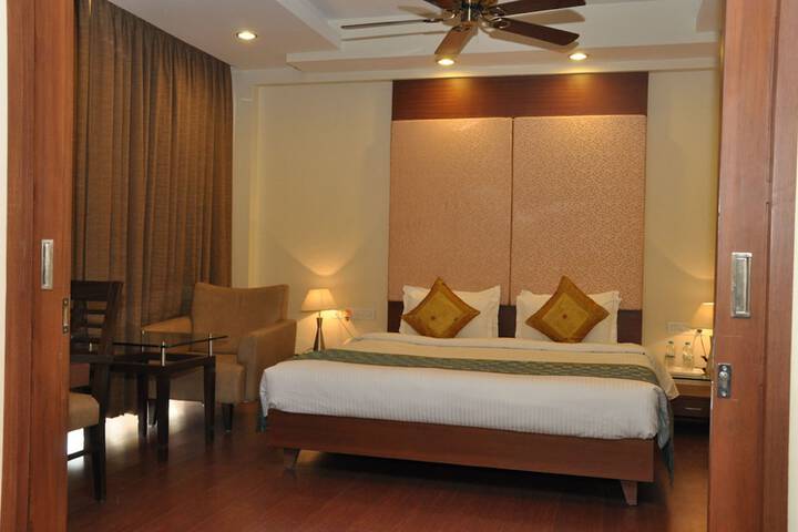 Room 8 of 28