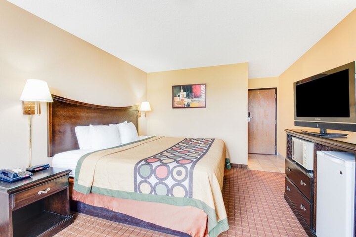 1 King Bed (9 of 13)