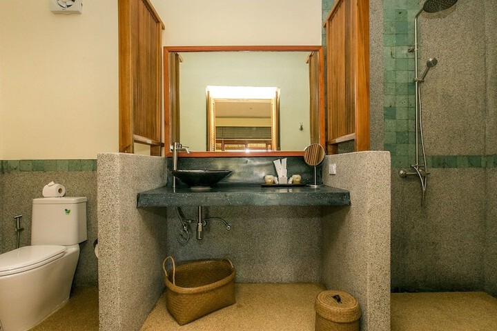 Room 44 of 148