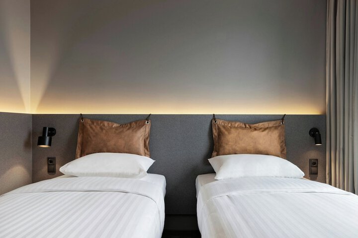 Room 8 of 14