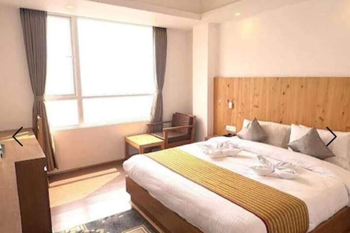 Room 5 of 11