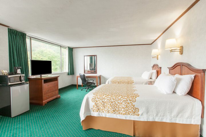 Room 9 of 16