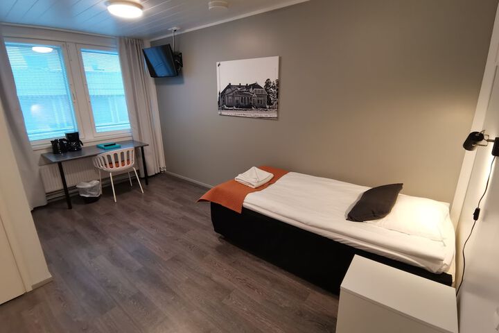 Room 9 of 32
