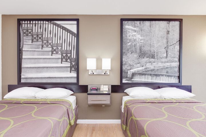 2 Double Beds (3 of 4)