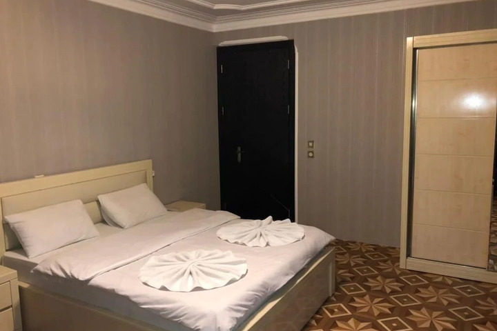 Room 7 of 10