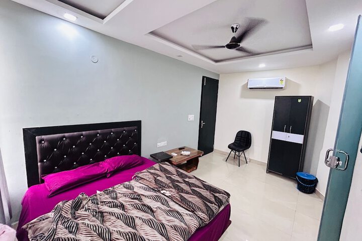 Room 3 of 13