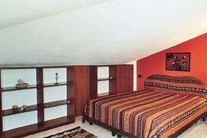 Room 16 of 53
