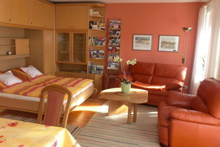 Room 7 of 12
