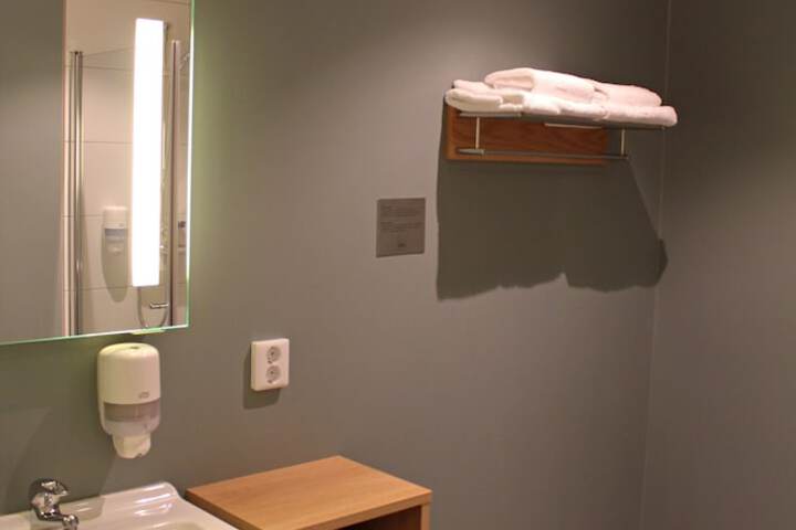 Room 8 of 8