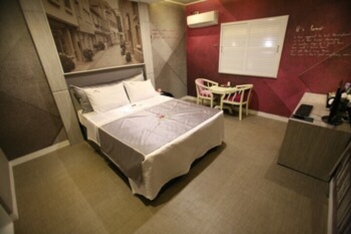 Room 18 of 18
